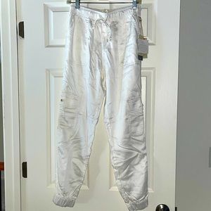 C&C California white cargo pant. NWT. Size S.